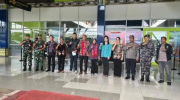 Bupati Dan Wakil Bupati Menerima Kedatangan Kajari Tanimbar Yang Baru di Bandara Lorulun